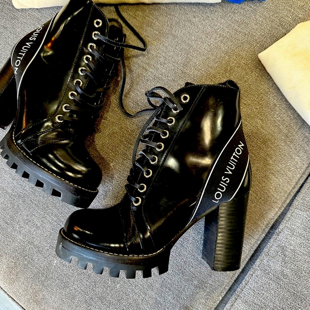 Authentic Louis Vuitton patent Winter Star Trail Ankle boots size 6
